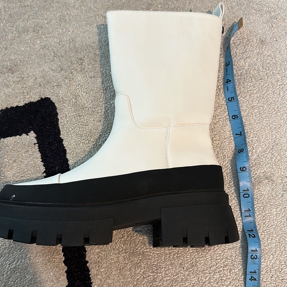 River Island Chunky Boots in contrasting black and white - Picture 5 of 5